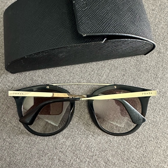 Authentic Prada sunglasses in good condition - Picture 4 of 8
